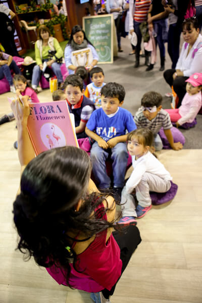 Lectura en voz alta en la Feria Internacional del Libro de Bogotá 2015.