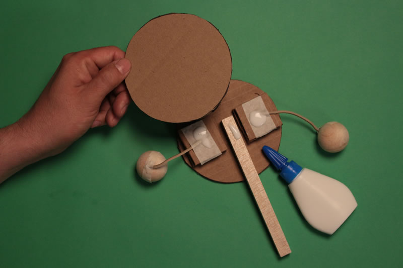 Paso 4 - Tutorial ¿Cómo hacer un tamborín de cartón? 